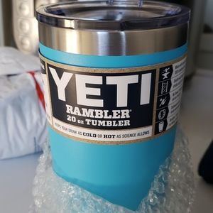 Yeti 20oz rambler with 3 extra caps
